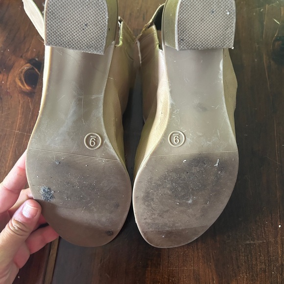 Candies Open-Toe Wooden Heels - Picture 5 of 7